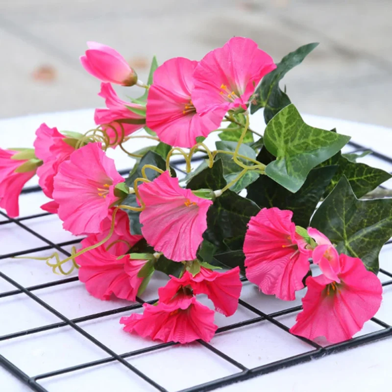 Petunia artificielle rose rouge élégante pour décoration intérieure.